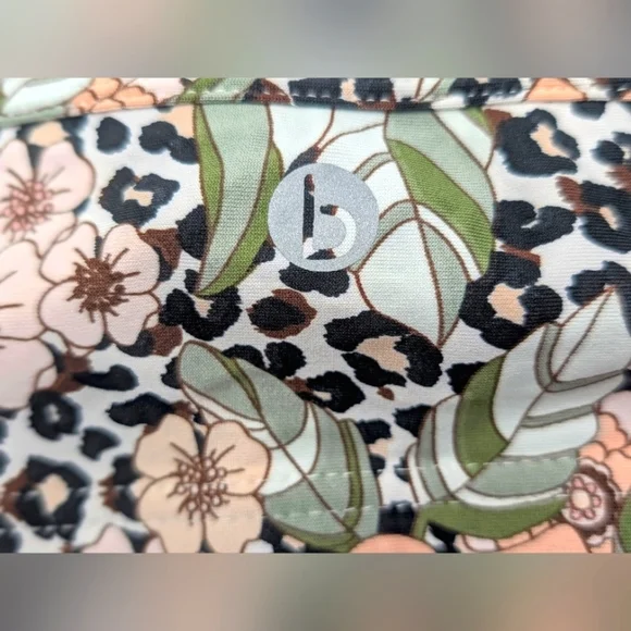 Tropical Leopard Yoga Crop Top – Workout Activewear | NWT Size Large - Picture 9 of 13